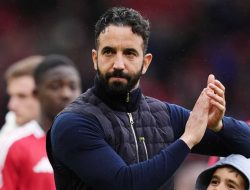 Seteru Setan Merah: Tanpa Striker Baru di Laga Perdana?