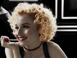 Julia Garner: Dari Sin City ke Fantastic Four!
