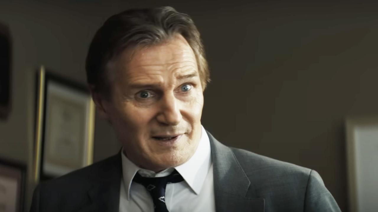 Al Yankovic Kembali Beraksi di "Naked Gun"!