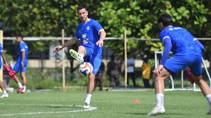 Persib Tantang Arema: Haye Jadi Kunci?