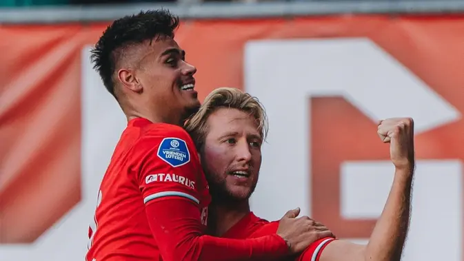 Ultimatum FC Twente: Hilgers atau Bangku Cadangan