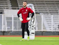 Ajax Pilih Paes Lebih dari Sekadar Kiper
