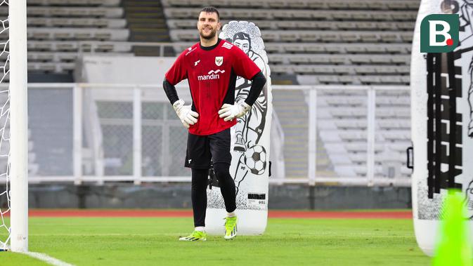 Ajax Pilih Paes Lebih dari Sekadar Kiper