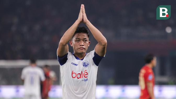 Dilema Bek Kanan Arema Santos Putar Otak